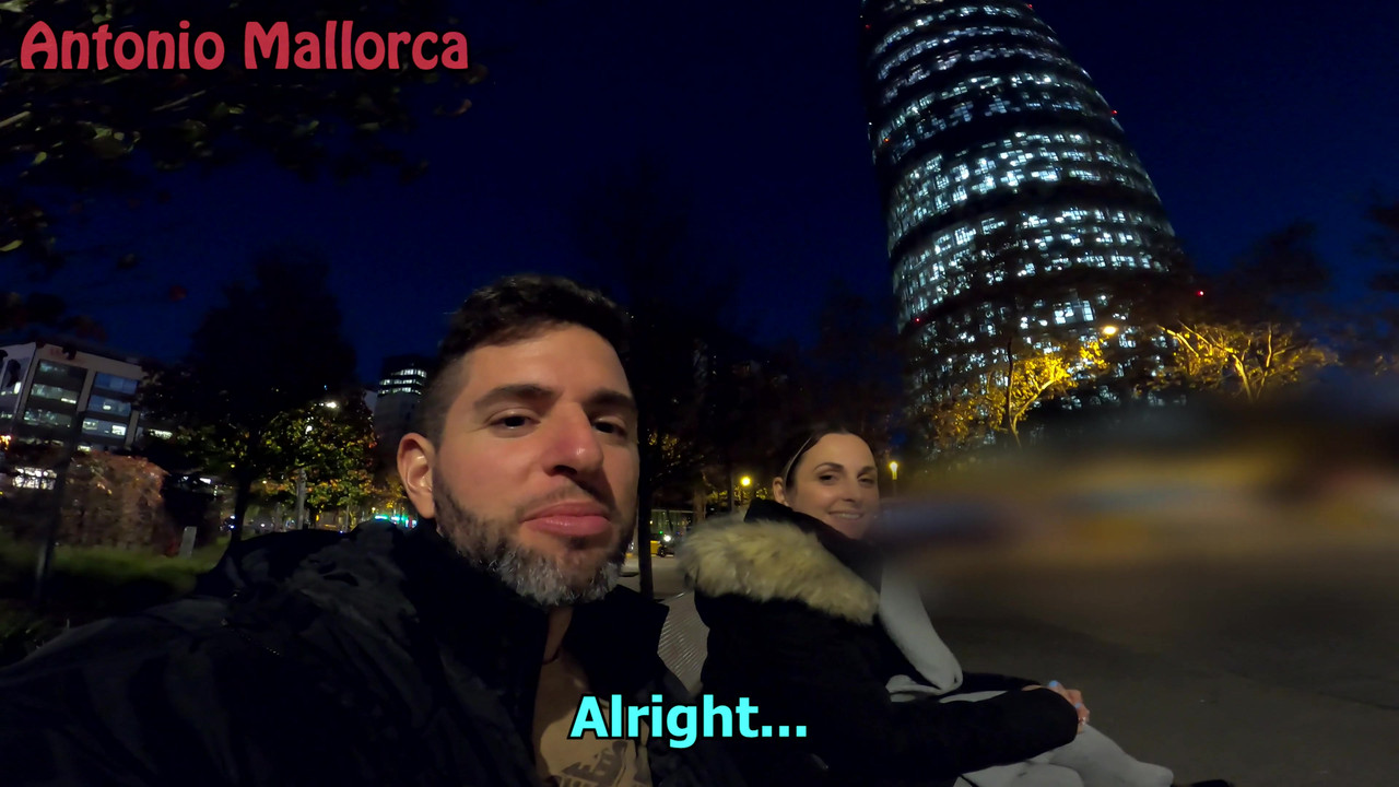 在我丢了airbnb后，热辣的大屁股西班牙人邀请我去她的酒店房间