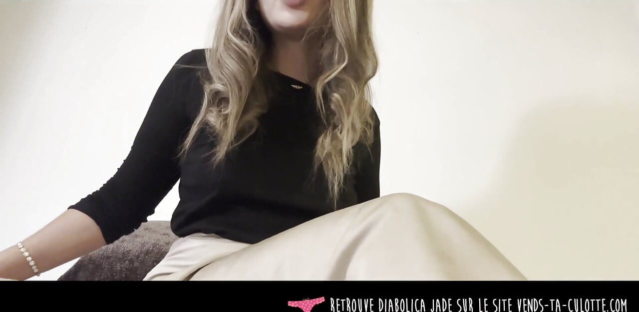 Vends-ta-culotte - mladá francouzská domina vás učí, jak si vzít velké černé dildo do pusy a do zadku