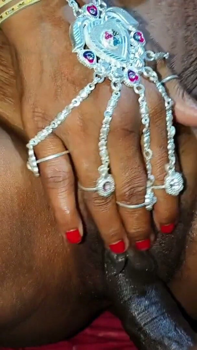 Bangali makan Malkin apne noukar se chudai karwayi.Indian desi village viral sex videos.new married bhabhi ko devar ne choda | Clip 1