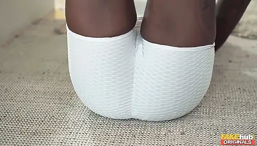 Fakehub originals - balon götlü yoga öğretmeni Josy Black