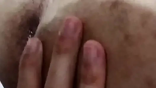 Amateur couple with her giving a blowjob until her mouth is full of cum.