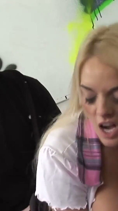 Ich ficke der blonden Milf auf der Parkbank das Hirn raus | Clip 1
