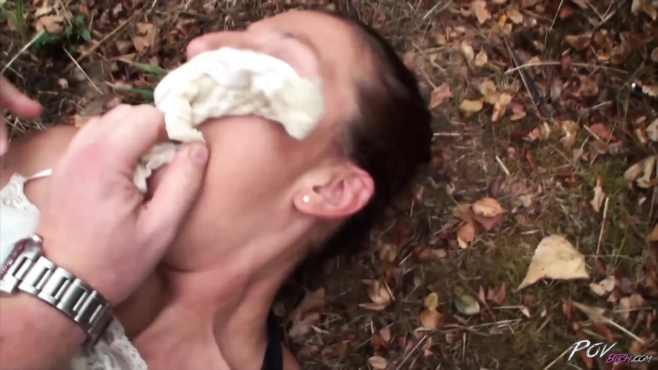 Horny busty girlfriend wants to try hardcore outdoor fuck
