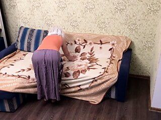 Milf made up the sofa and happily engaged in anal sex