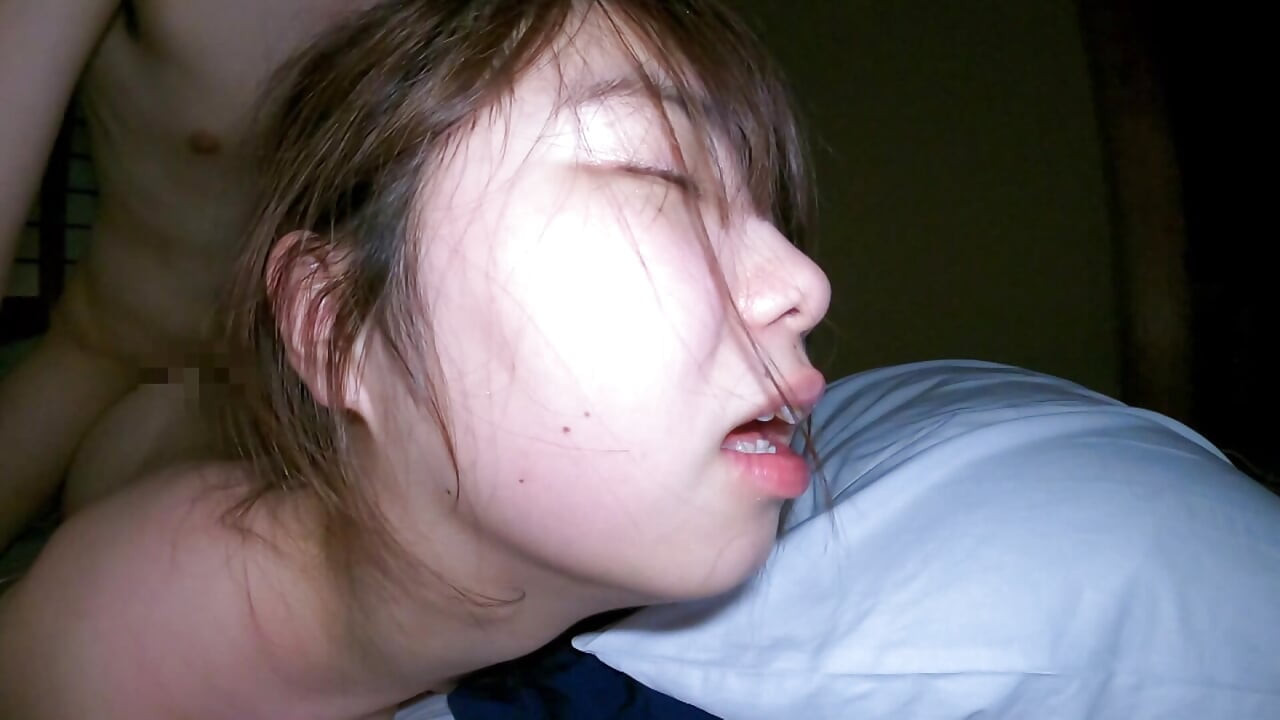 A153B03 그녀의 창백한 몸은 어둠 속에서 떠, 그녀의 매력적인 몸! 그녀의 귀여운 신음은 누출 될 수밖에 없다!