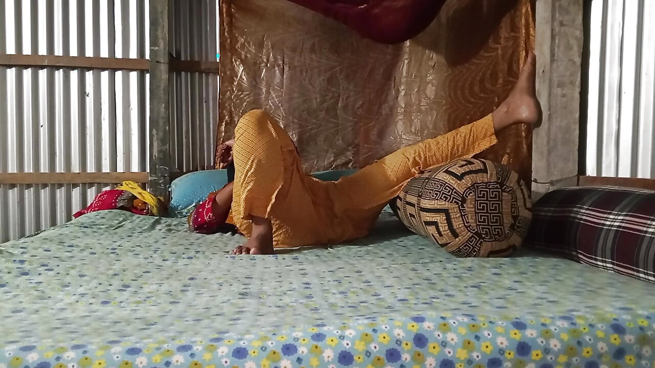 Polu desi tetka sa prvim seoskim seksi