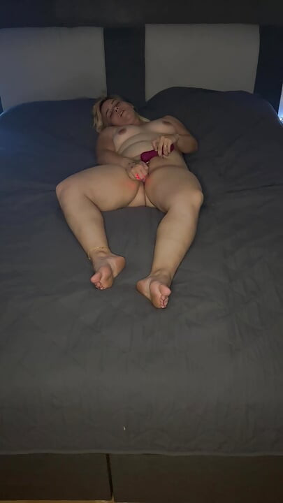 Blonde worries satisfyer dildo pussy fingering trembling twitch moaning multiple orgasms