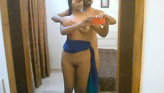 Priya, ma femme sexy du village, essaye d’attraper ses beaux seins nus en tenant la caméra !  Slowmo! E21