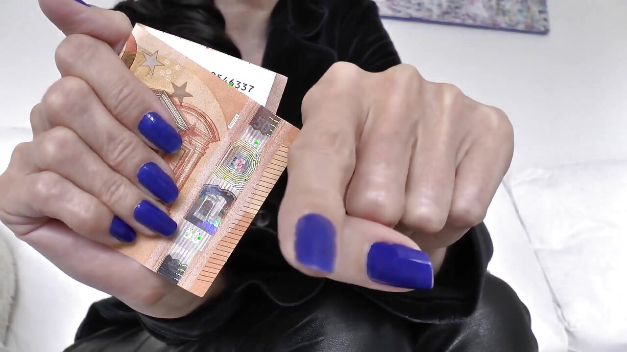 Moji dugi plavi nokti čine te slabom, JOI, Lady Victoria Valente