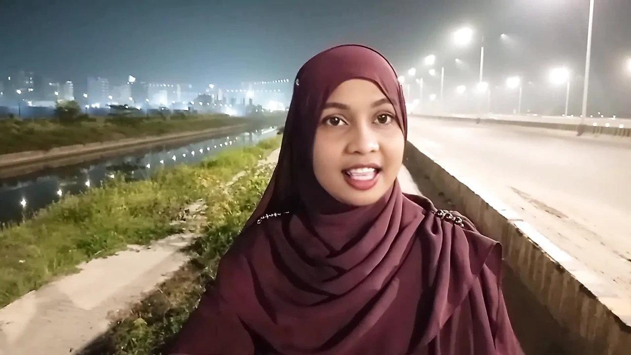 Outdhoor Hijabs Gril in Streets waking and dirty talking and beautiful face real sex video enjoy my fuckings video
