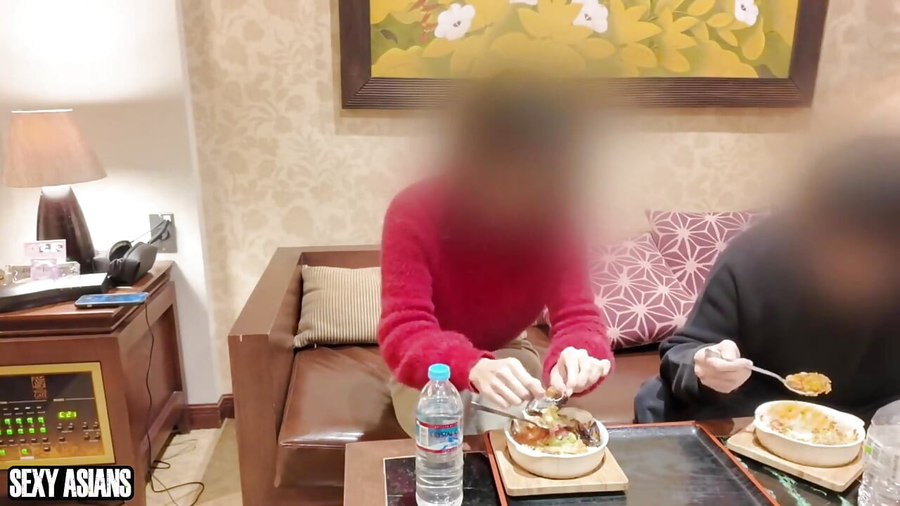 Auf ein date geliehen. Sie vergisst alles, als das verlangen schnell übernimmt