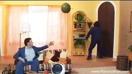 Brunette milf met nep tieten krijgt haar kutje geneukt voordat sperma haar mond vult