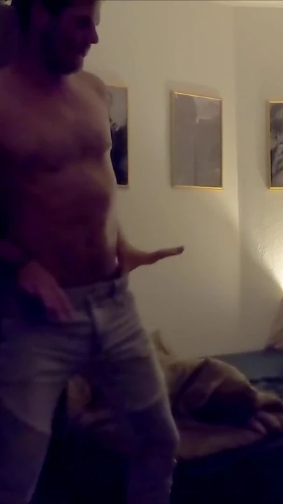 Erőteljes pillanat a "Home Party - we got w4sted, horny & naughty - make out & csók"