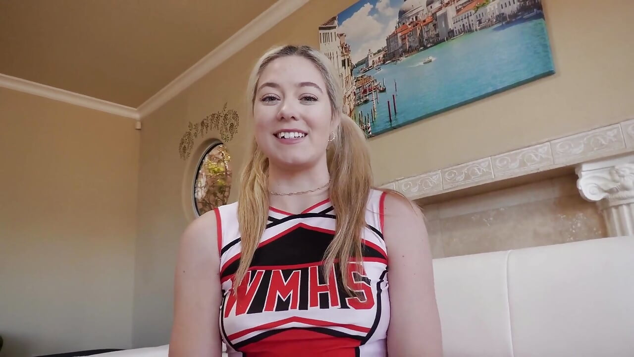 Cheerleader River Lynn Has a Big Booty