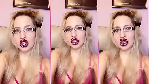 Kamu gila banget jadi dompetku!