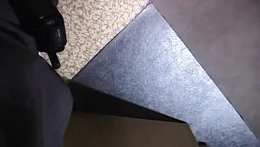 Pelacur dewasa fingering dan gesek memeknya di ruangan casting