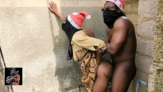 Memek candy si seksi ini dientot habis-habisan sama kontol besar di hari natal