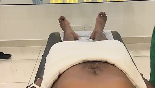 Leyne rodriguez: sesi latina hot dengan seragam pijat yang penuh minyak