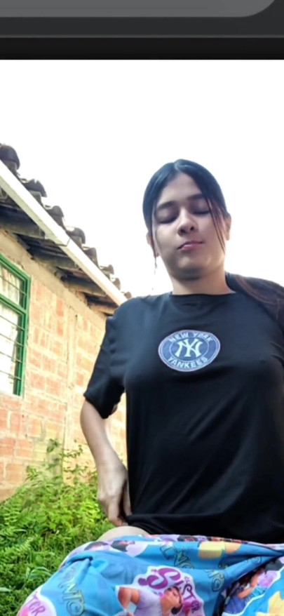 L’ACTRICE PORNO EST SURPRISE PAR SON BEAU-PÈRE ET TOUCHE SES GROS SEINS | Clip 2