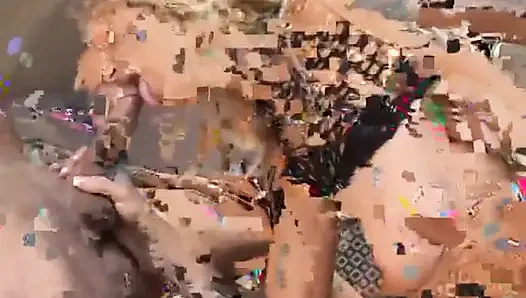 Schmutzige blonde schlampe bekommt ihre nasse muschi von buff-hengst geleckt und gefickt