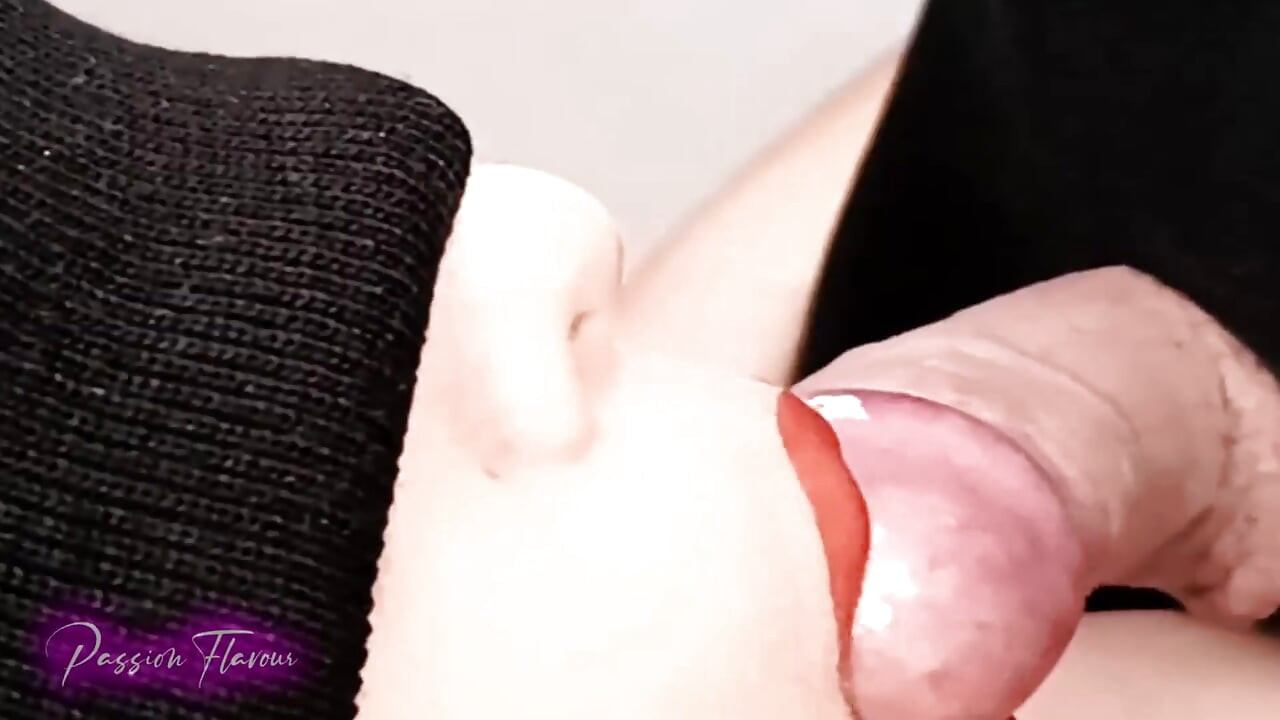 Cremă delicioasă cu spermă în gura mea bogată