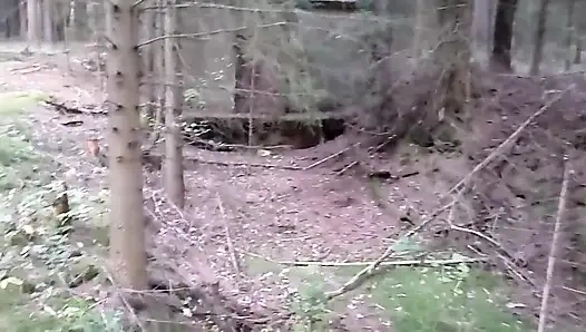 Ölümcül bir yürüyüş - Alman WW2 sığınağında sikiliyor, cezalandırılıyor ve tamamen sidikle dolu