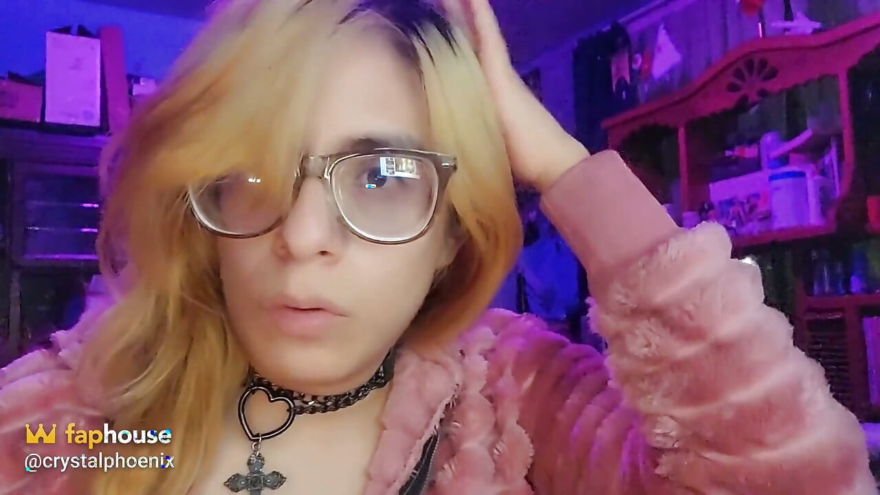 Sissy Memakai Kalung Seks di Gereja Asmr