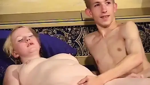 Pasangan muda yang lucu dan orgasme mereka