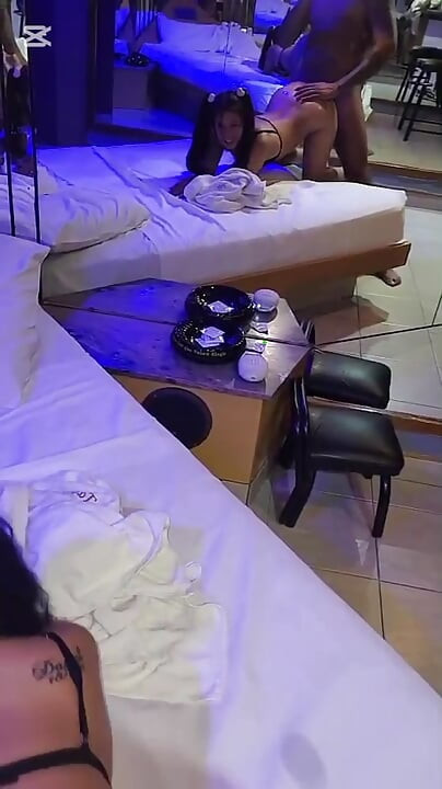 Argentino cu encontra um touro em um hotel e envia um vídeo para seu marido sendo fodido com muita força