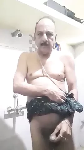 Older man's secret under lungi