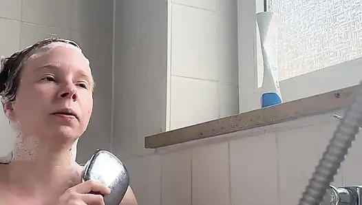 Labia panjang dan puting keras