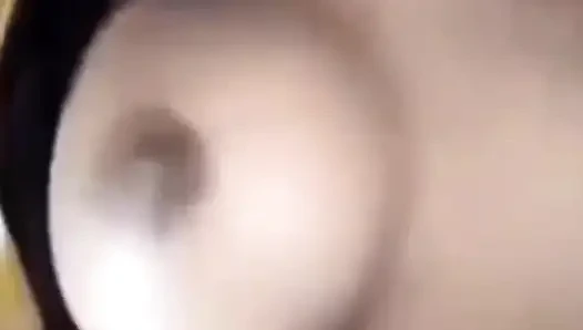 Sarı elbiseli kız çıplak video