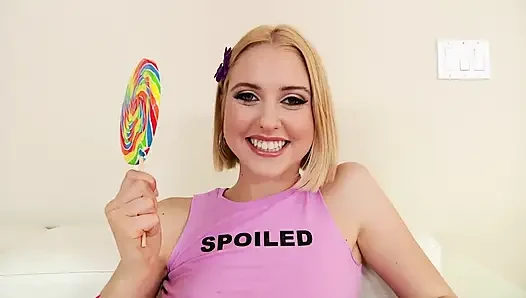 Şımarık velet Chloe anal ders alıyor