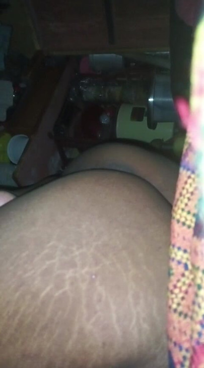 Mst gaand m ungli krti hui ladki