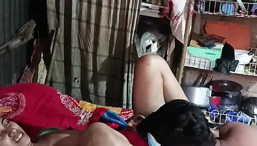 Nyonya melunasi gaji murid pribadinya dengan menidurinya.