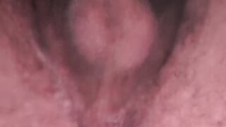 Mengusap dan memancut melalui Foreskin ketat