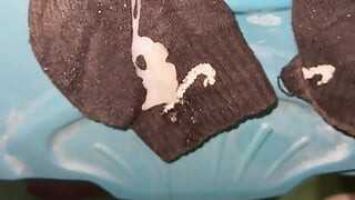 Mi sego sui calzini di mio fratello