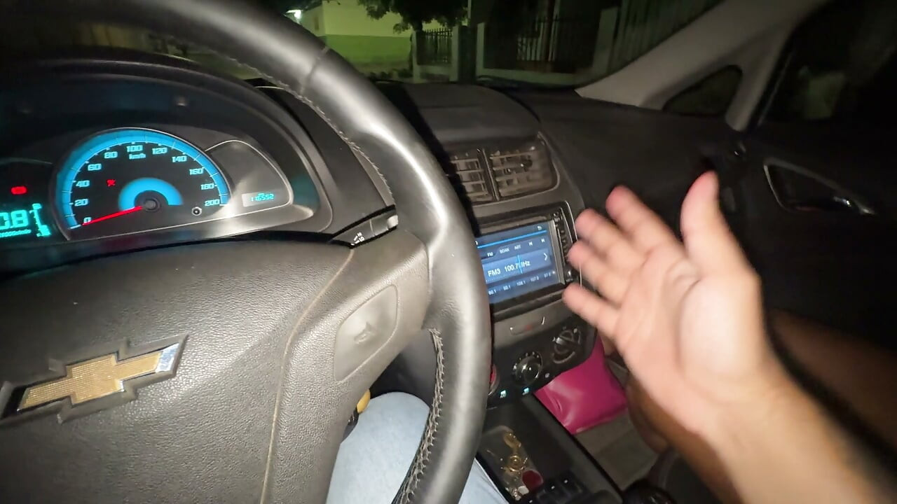 BBW-brunett med stora tuttar ger Uber-chauffören en creampie, betalar resan med sin stora röv. pov - mexikansk