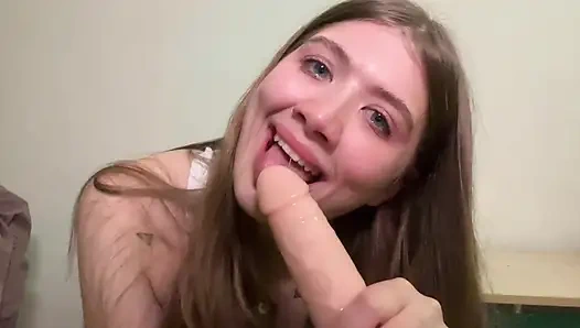 Herkesin imreneceği öğürme refleksi noktasına kadar çok derinden emiyor