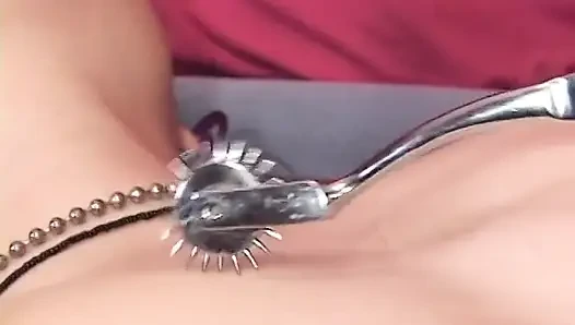 Memikat lesbian dijilat dan dientot pakai strap-on dildo