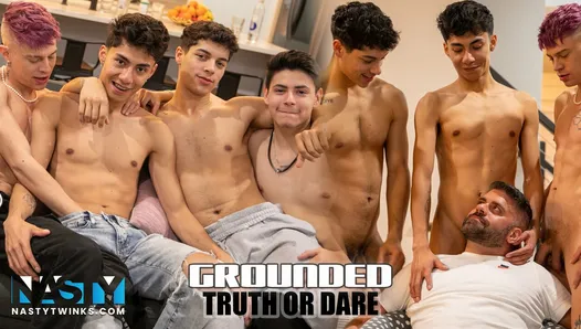 NastyTwinks - Grounded - Des jumelles étudiantes sexy jouent à Action ou Vérité quand leur beau-père vient les baiser.  Partie 2 pour le ver de bibliothèque !