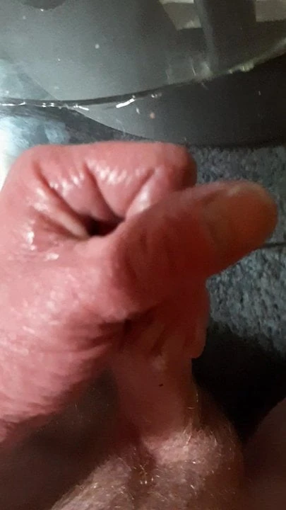 Stroking an cumming