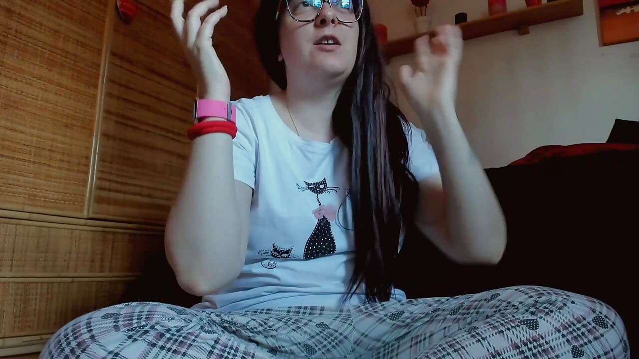 Ta géante italienne te met dans sa chatte avec cet endoscope