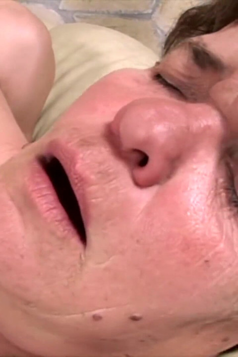 Horny guy licking and fucking midget's hairy pussy