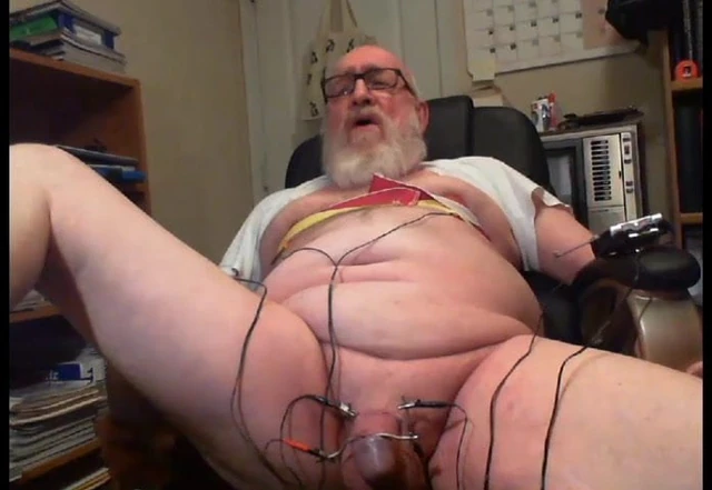 Thehungarianguy Mature daddy electro stimulation cum session