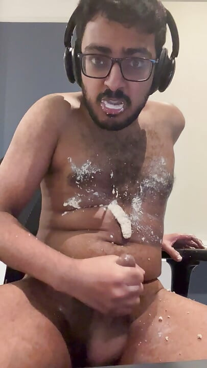 Mouth Full Of Walnuts. Balls Full Of Cum. TheLargeMan957