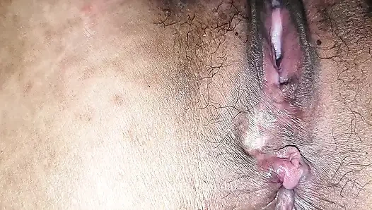 118 yaşındaki genç sürtüğün en tatlı amcığı - şimdiye kadarki en iyi amcığın tadına bakıyor!