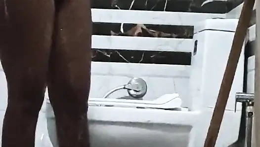 Desi bhabhi nahati huye kitni achi lagti hai