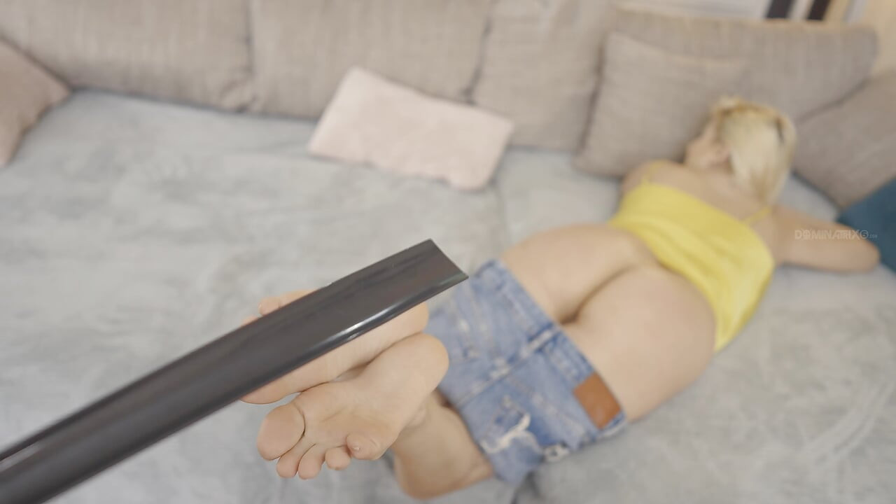 Bunda e pés palmadas