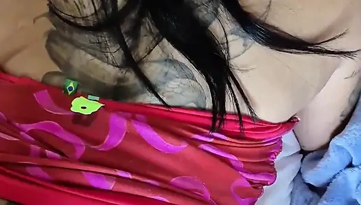 Sürtük kız arkadaşım, çok aşık, şikayet etmeden göt deliğini yememe ve içine boşalmama izin veriyor!